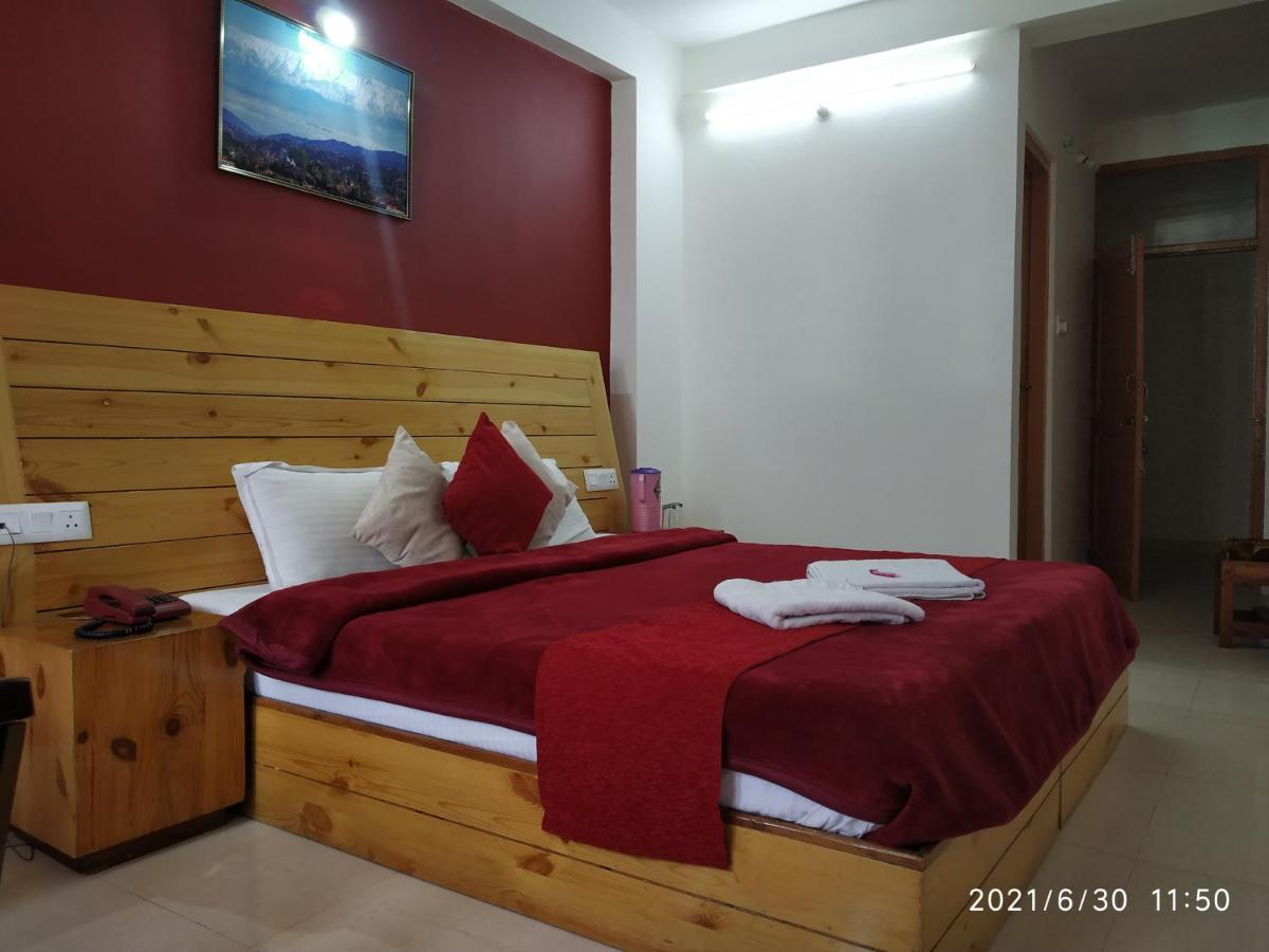 Himanshu Hotel 4*
